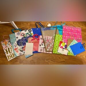 18 Miscellaneous birthday gift bags